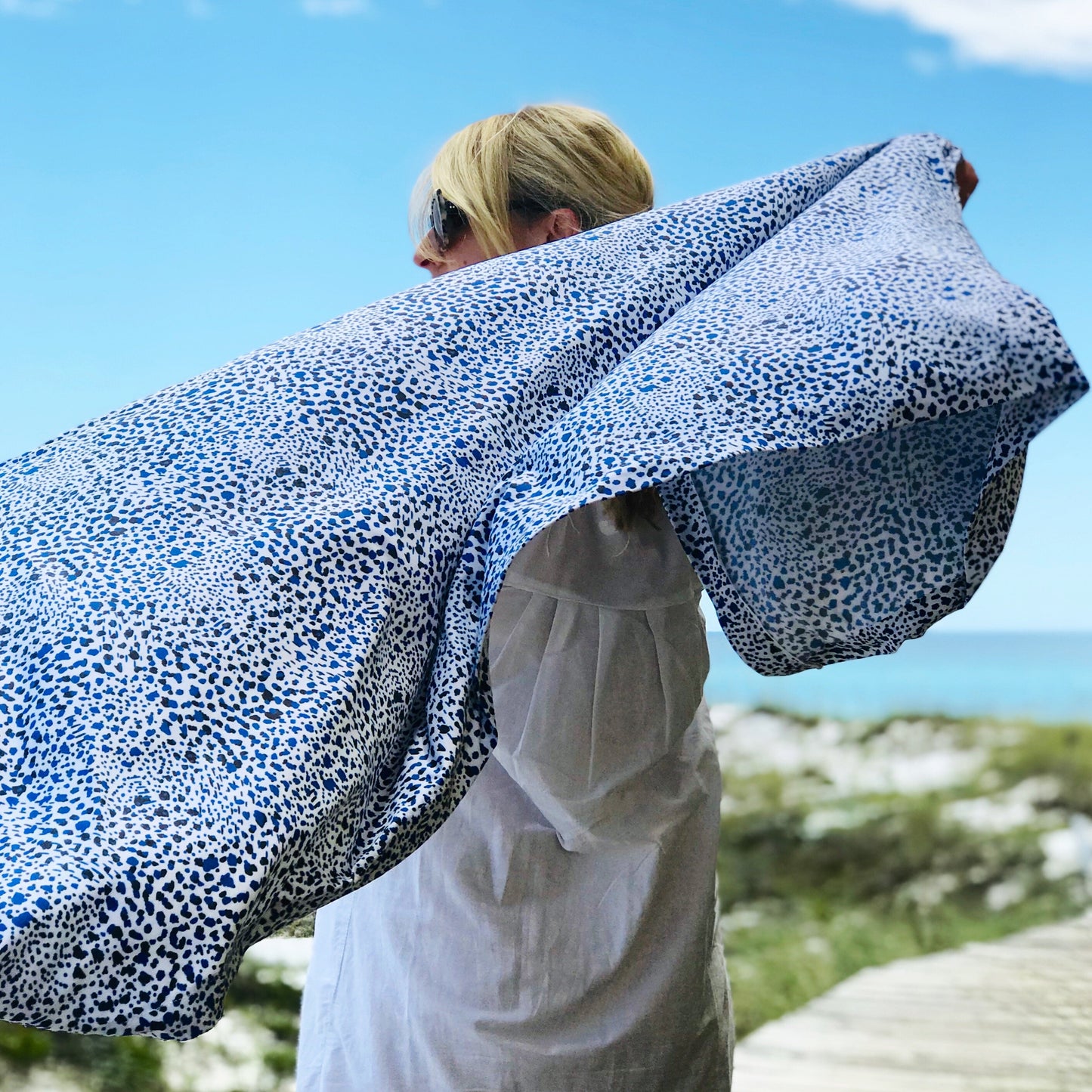 Cheeky Cheetah Multi-Way Smart Scarf | CozyCouture® - Stringspeed